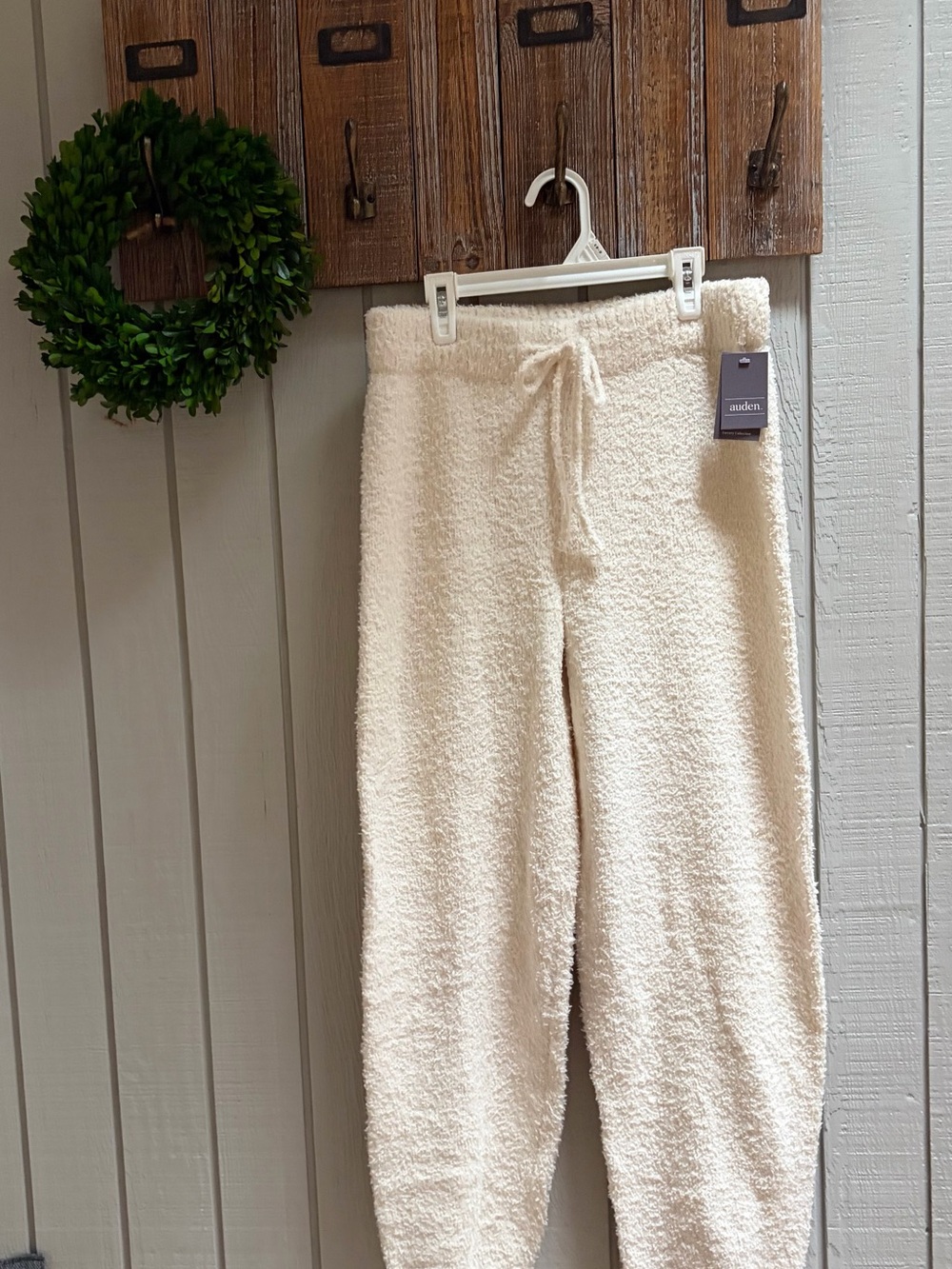 Auden (Target) women’s Cream cozy Joggers - Soft Drawstring Sweatpants